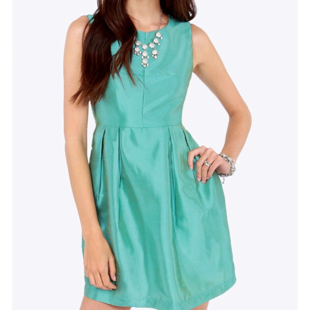 SMALL Lulu’s Sleeveless Seafoam Dress